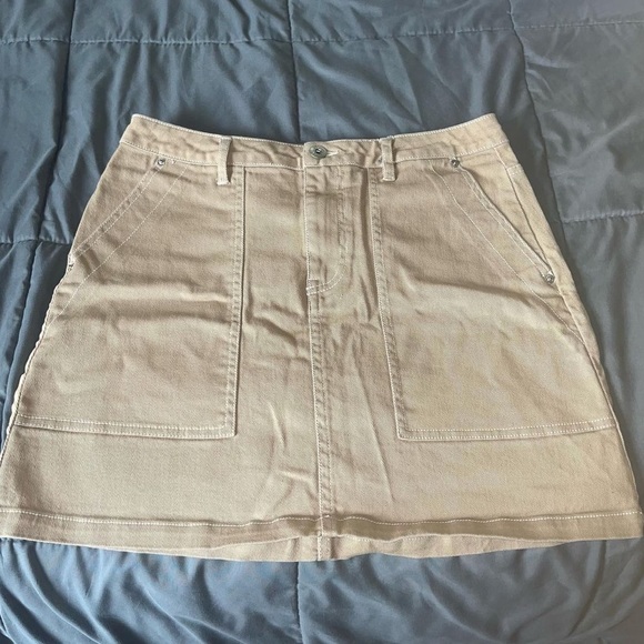 tan cargo skirt in U.S. size 6 in good condition! - Picture 1 of 2
